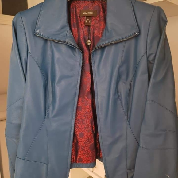 Leather coats - Picture 4 of 5